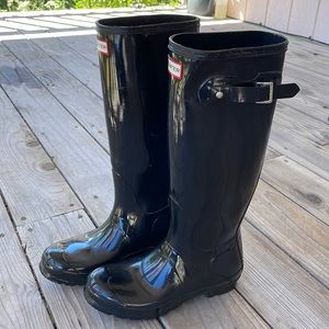 Women’s tall black Hunter boots - size 7. Great condition!